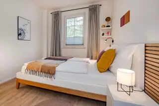 Schlafzimmer mit Doppelbett